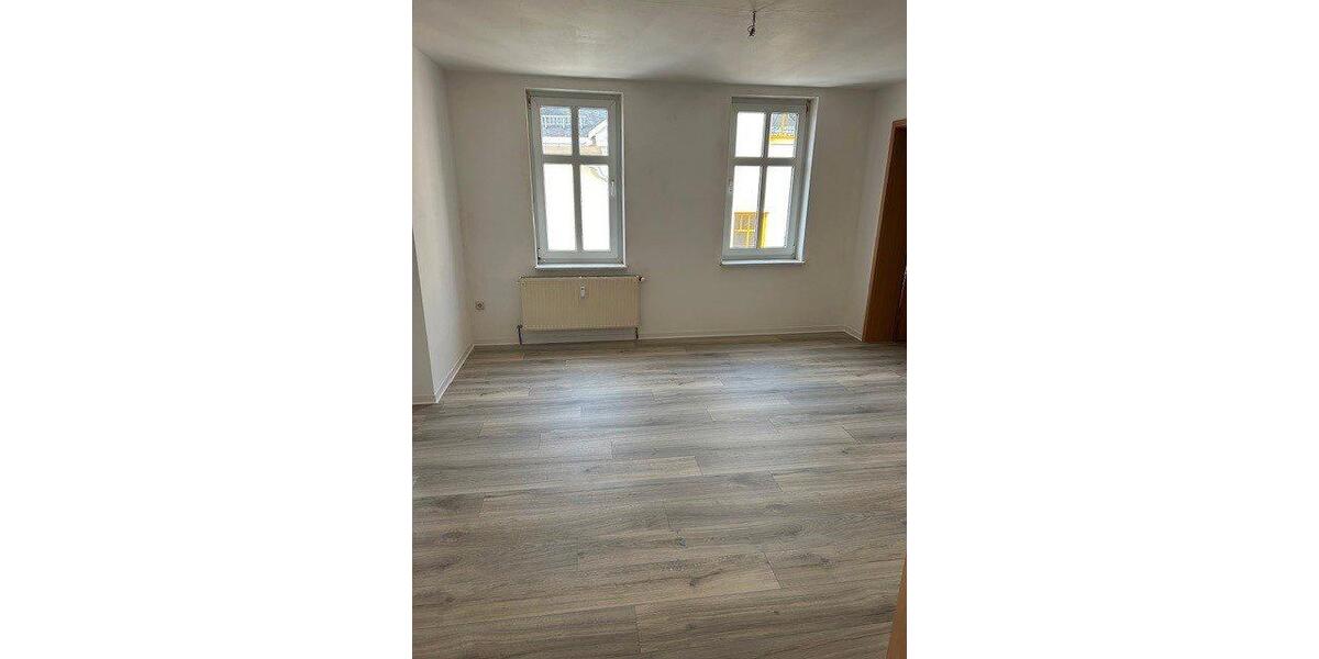 Dachgeschoßwohnung Oelsnitz (Erzgebirge) - 2 Zimmer, 42 m&sup2;, 239&euro; | Angebot:26429312
