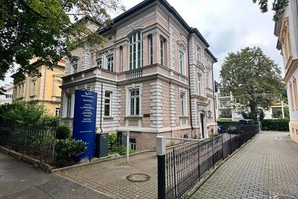 3 schöne Büroräume in stilvoller Altbauvilla zu vermieten