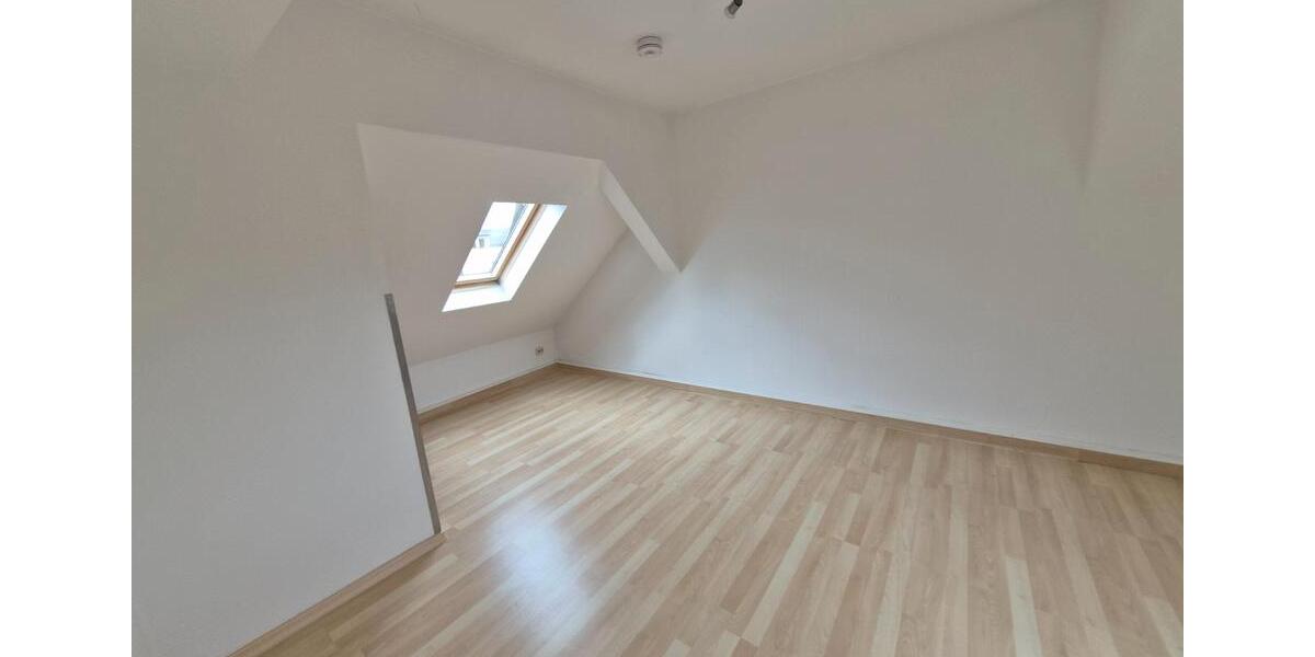 Dachgeschoßwohnung Aue-Bad Schlema Bad Schlema - 3 Zimmer, 67 m&sup2;, 370&euro; | Angebot:26023248