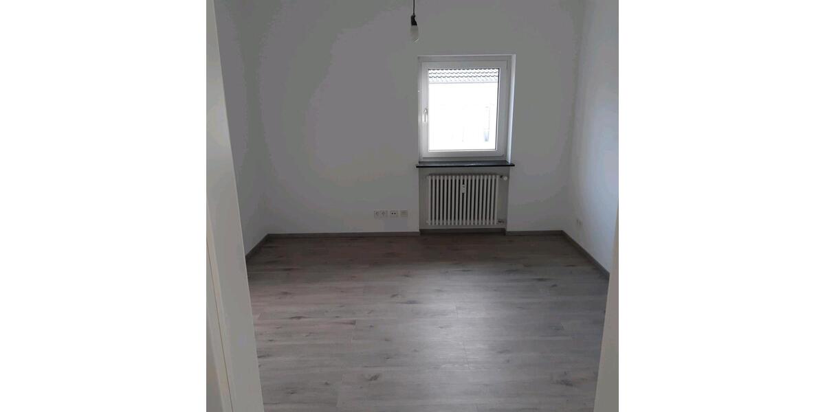Etagenwohnung Lampertheim - 4 Zimmer, 160 m&sup2;, 1.600&euro; | Angebot:26425611