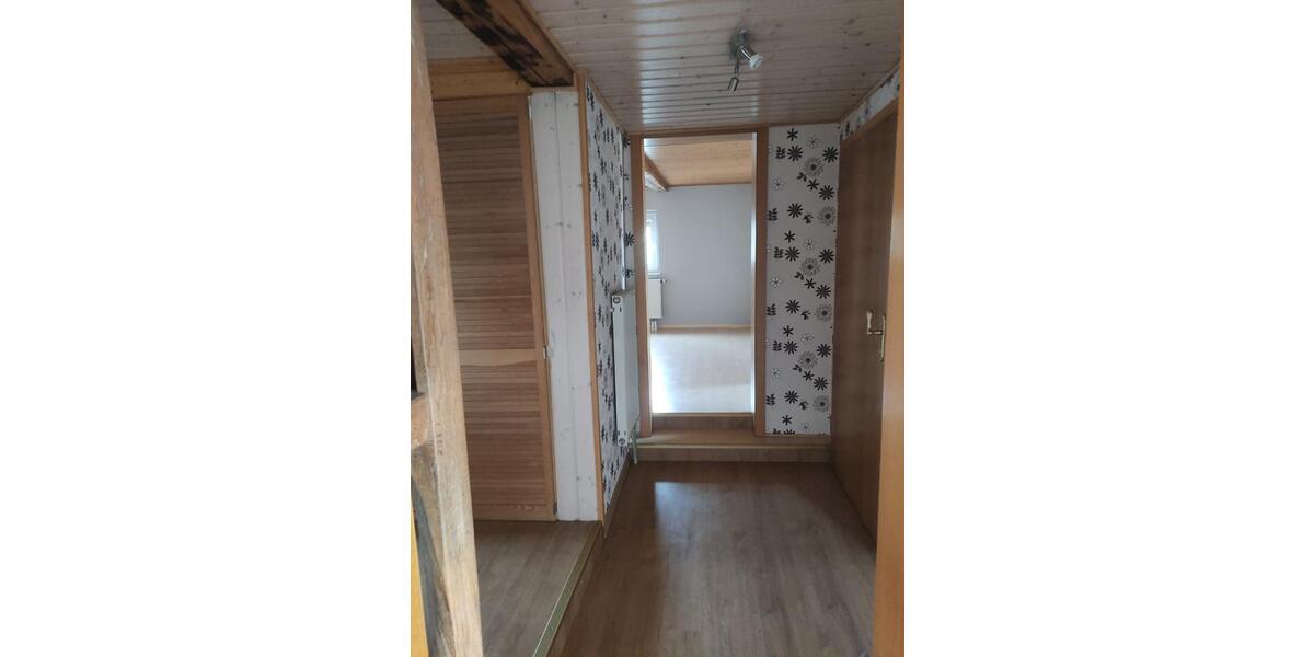 4 Zimmer Wohnung,~90 qm, Küche, Balkon, Stellplatz, Garten, Wanne 4 zimmer