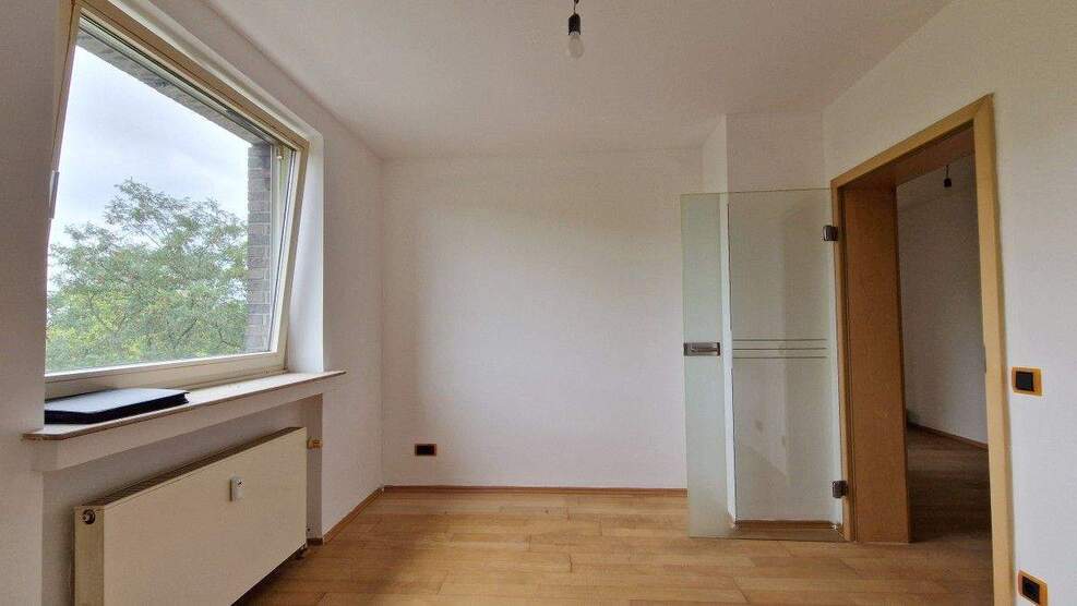 Komfortables Wohnen: Balkon, Tiefgarage, Pool & Sauna in Duisburg 3 zimmer