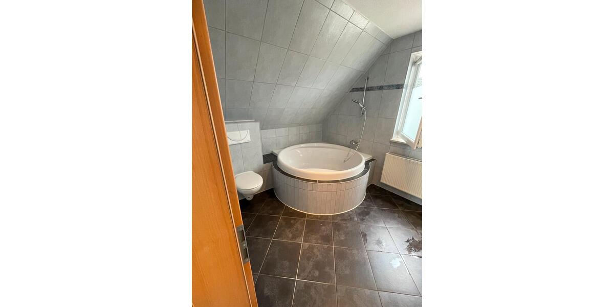 Etagenwohnung Rehling - 4 Zimmer, 145 m&sup2;, 2.250&euro; | Angebot:25497536