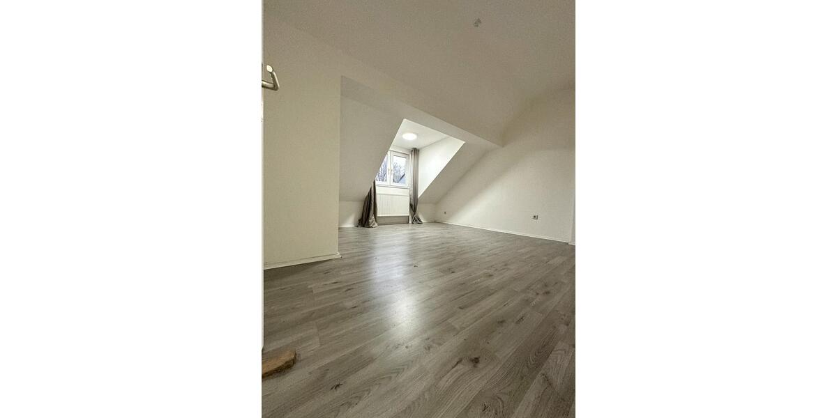 Dachgeschoßwohnung Wuppertal Elberfeld - 4 Zimmer, 73 m&sup2;, 680&euro; | Angebot:24839185