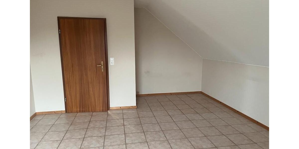 Dachgeschoßwohnung Struxdorf - 3 Zimmer, 74 m&sup2;, 820&euro; | Angebot:26050951