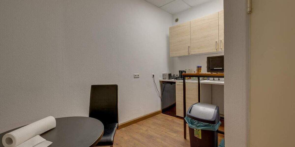 Moderne Gewerbefläche für Büro, Praxis oder Studio - zentrale Lage in Würzburg-Sanderau zimmer