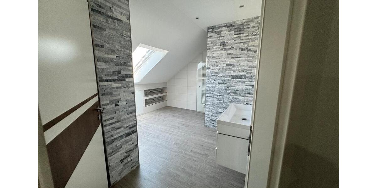 Dachgeschoßwohnung Schwebheim - 2.5 Zimmer, 70 m&sup2;, 700&euro; | Angebot:25420756