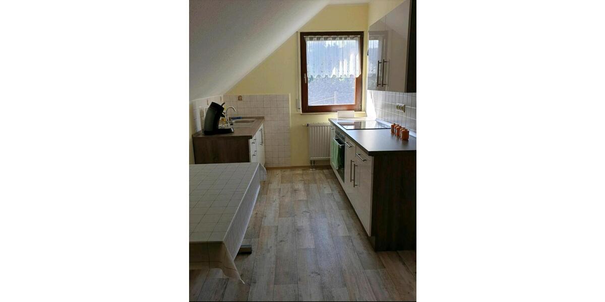 Wohnung 2-Zimmer mit Balkon, DG, möbliert 2 zimmer