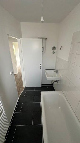 2. OG 4 Zimmer mit Balkon ab Dezember (frisch saniert) zimmer