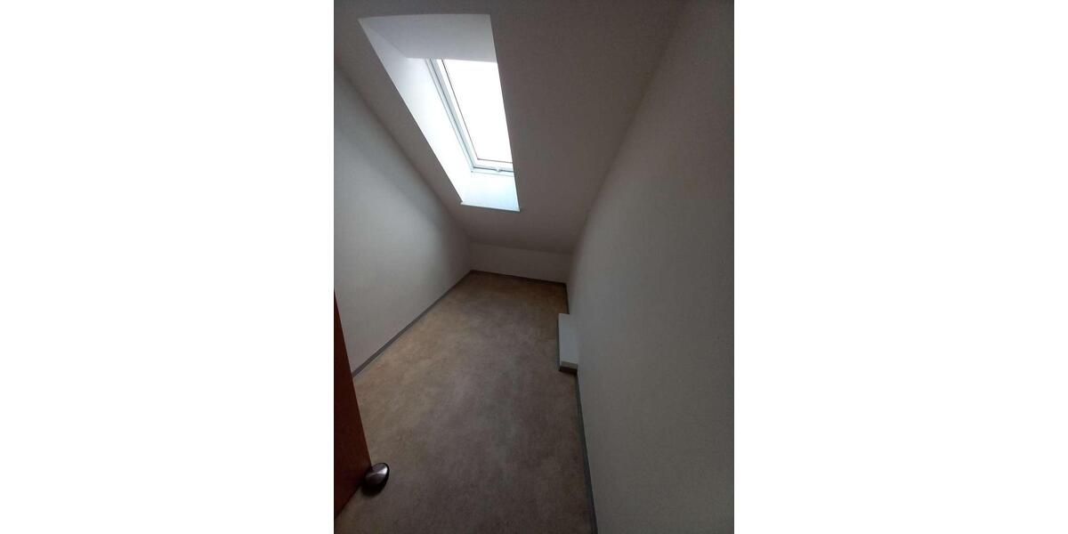 Dachgeschoßwohnung Rehau - 3 Zimmer, 65 m&sup2;, 400&euro; | Angebot:26253173