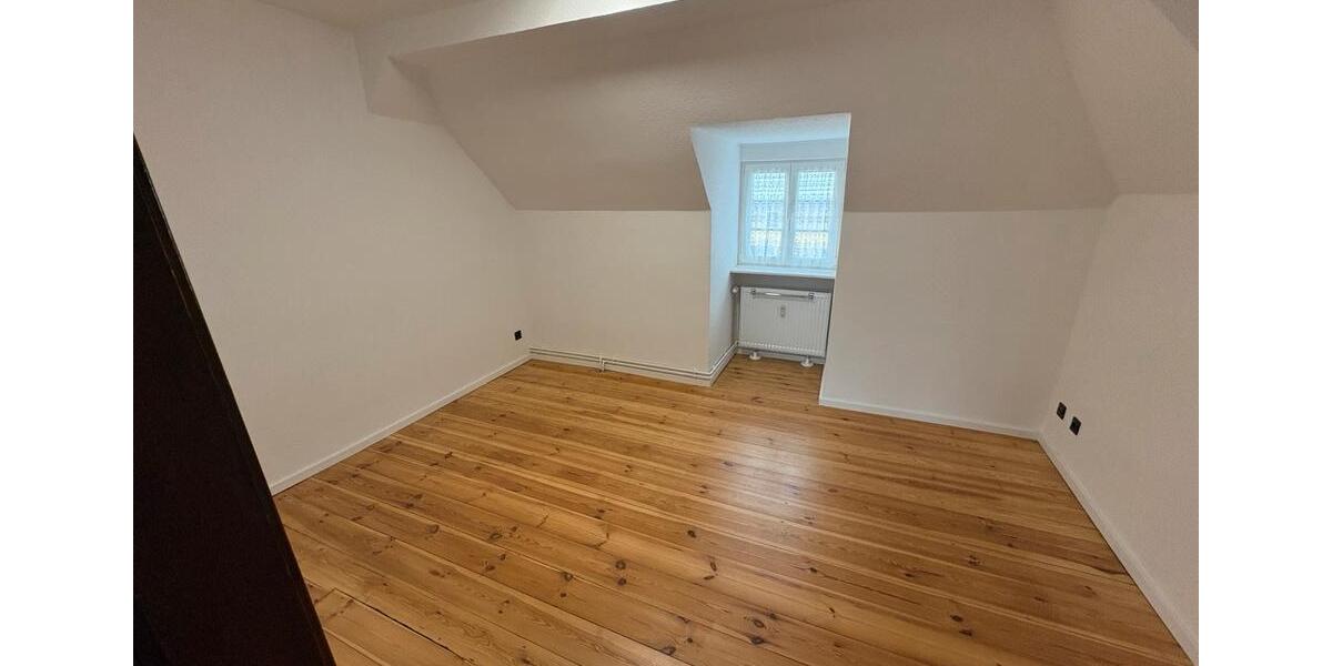 Dachgeschoßwohnung Wesenberg - 2 Zimmer, 50 m&sup2;, 460&euro; | Angebot:24704407