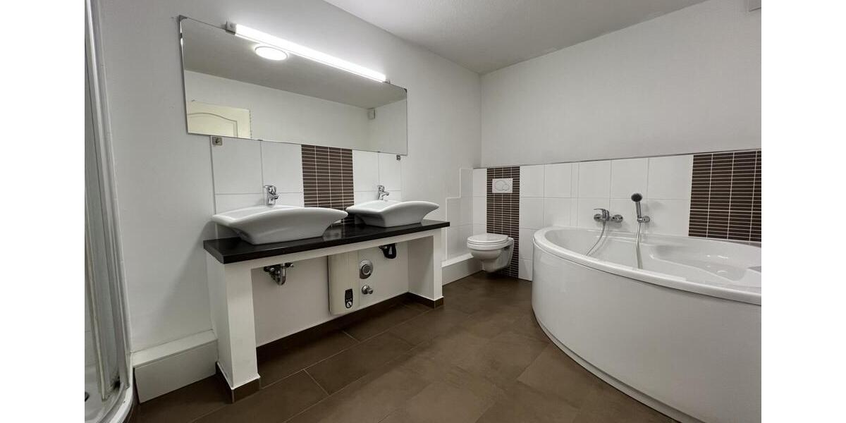 Dachgeschoßwohnung Flensburg - 4 Zimmer, 96 m&sup2;, 865&euro; | Angebot:23804478