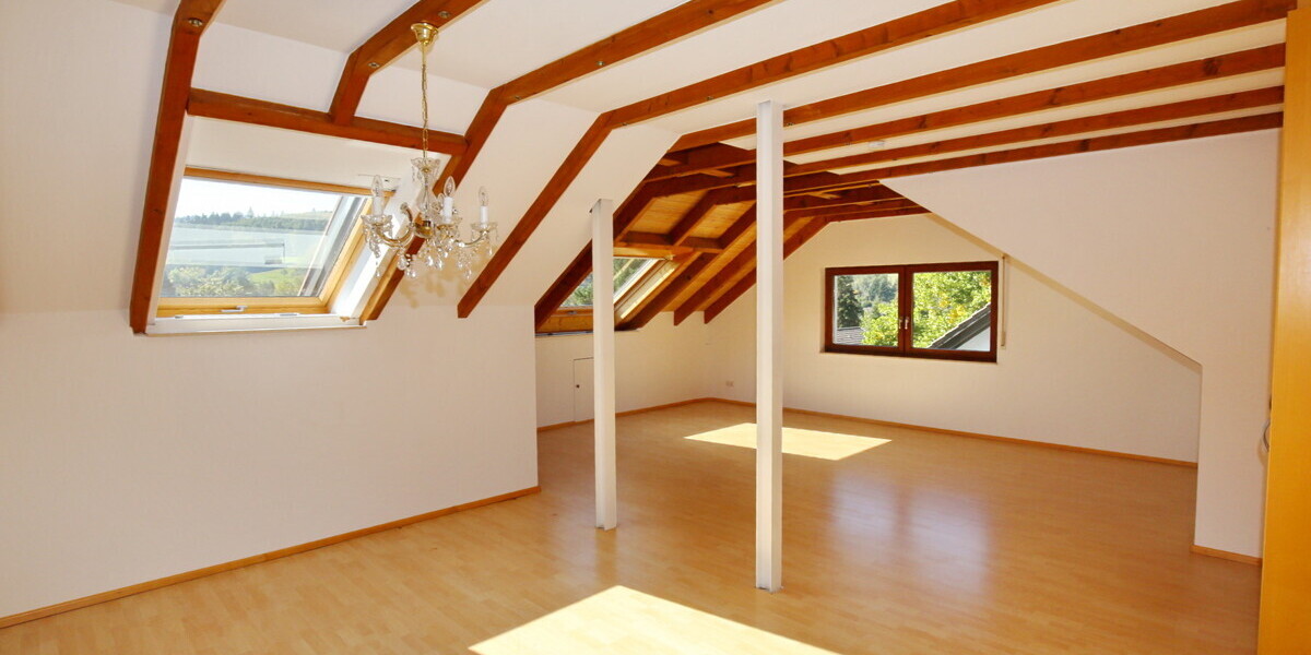 Großzügige Dachgeschosswohnung mit Garten und Klimaanlage. - 3.5 Baden-Baden / Oberbeuern Oberbeuern | Angebot:27161126