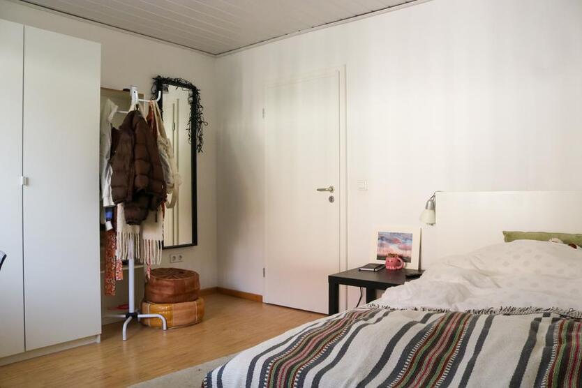 Helles, möbliertes Zimmer in StudentenWohnung – 1 Monat bis 30.09