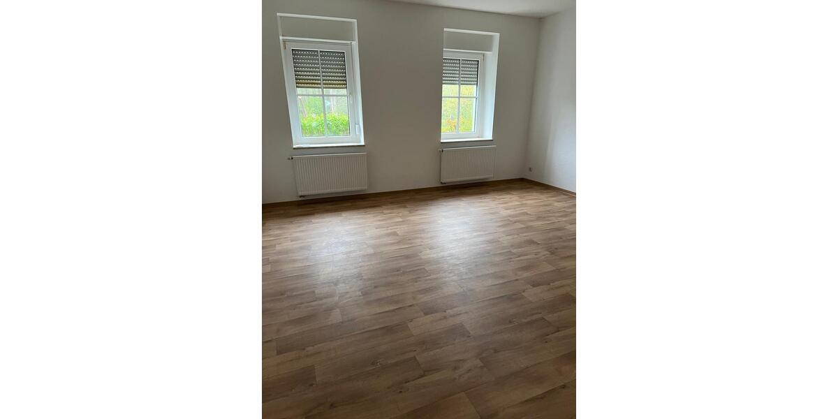 Hochparterre Schmölln - 3 Zimmer, 90 m&sup2;, 585&euro; | Angebot:20674096