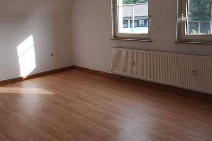 3-Zimmerwhg. hell, Laminatböden, zentral gelegen 3 zimmer