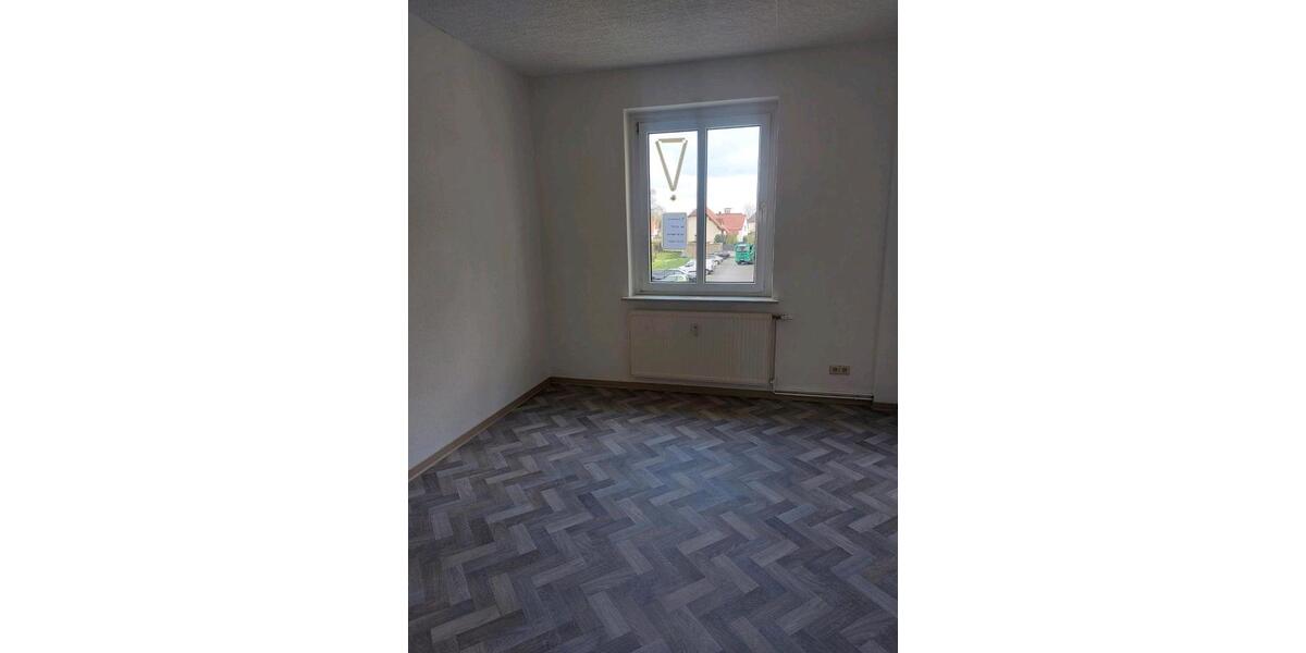 Etagenwohnung Böhlen - 4 Zimmer, 65 m&sup2;, 490&euro; | Angebot:26536093