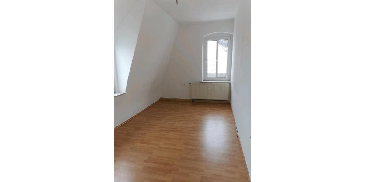 Dachgeschoßwohnung Oberlungwitz - 5 Zimmer, 110 m&sup2;, 550&euro; | Angebot:24384945