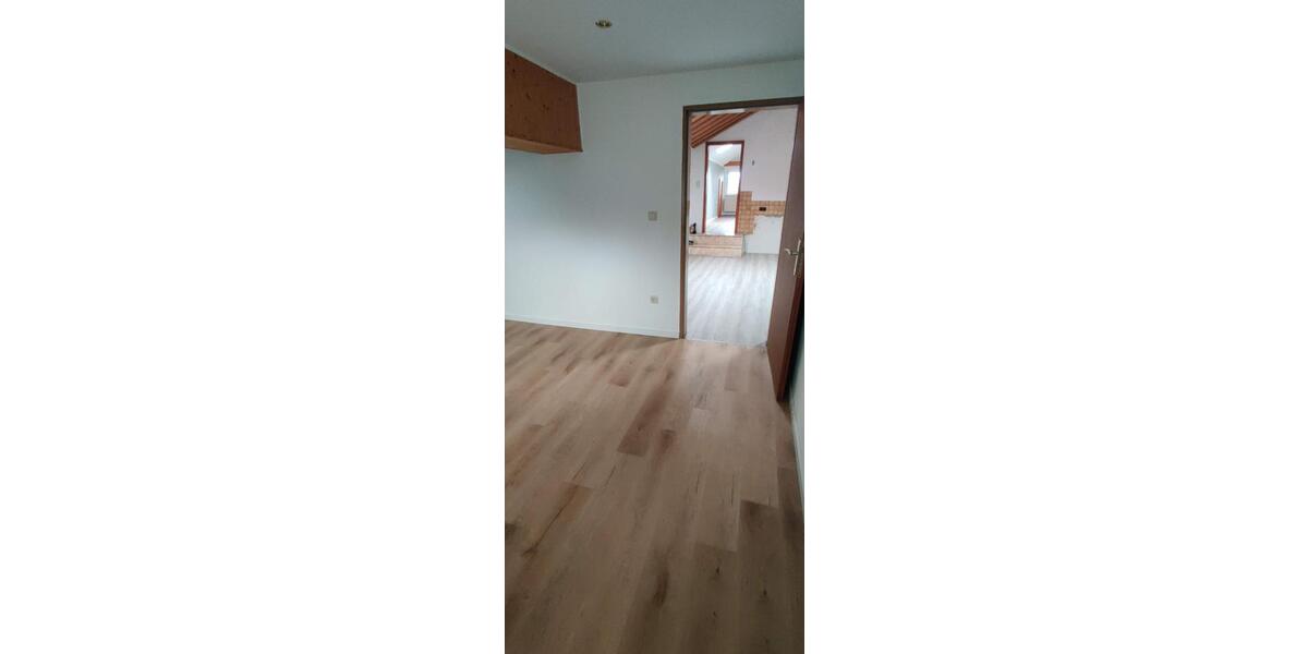 Dachgeschoßwohnung Emmerting - 3 Zimmer, 78 m&sup2;, 850&euro; | Angebot:24770146