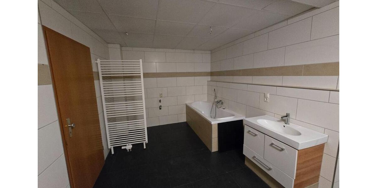 Etagenwohnung Waltershausen - 3 Zimmer, 120 m&sup2;, 840&euro; | Angebot:25893921