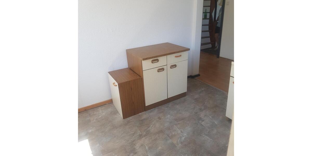 Dachgeschoßwohnung Eschershausen - 2.5 Zimmer, 90 m&sup2;, 500&euro; | Angebot:26690145