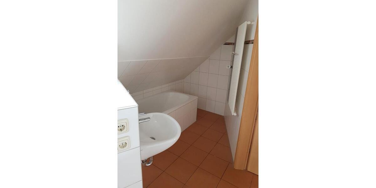 Dachgeschoßwohnung Springe - 3.5 Zimmer, 100 m&sup2;, 800&euro; | Angebot:26632679