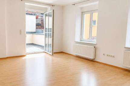 Wohnung Deggendorf - 2 Zimmer, 82 m&sup2;, 800&euro; | Angebot:27202144