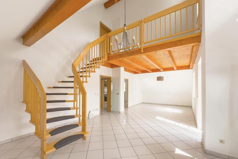 Lichtdurchflutete Maisonette-Wohnung mit gemütlichem Wohnflair