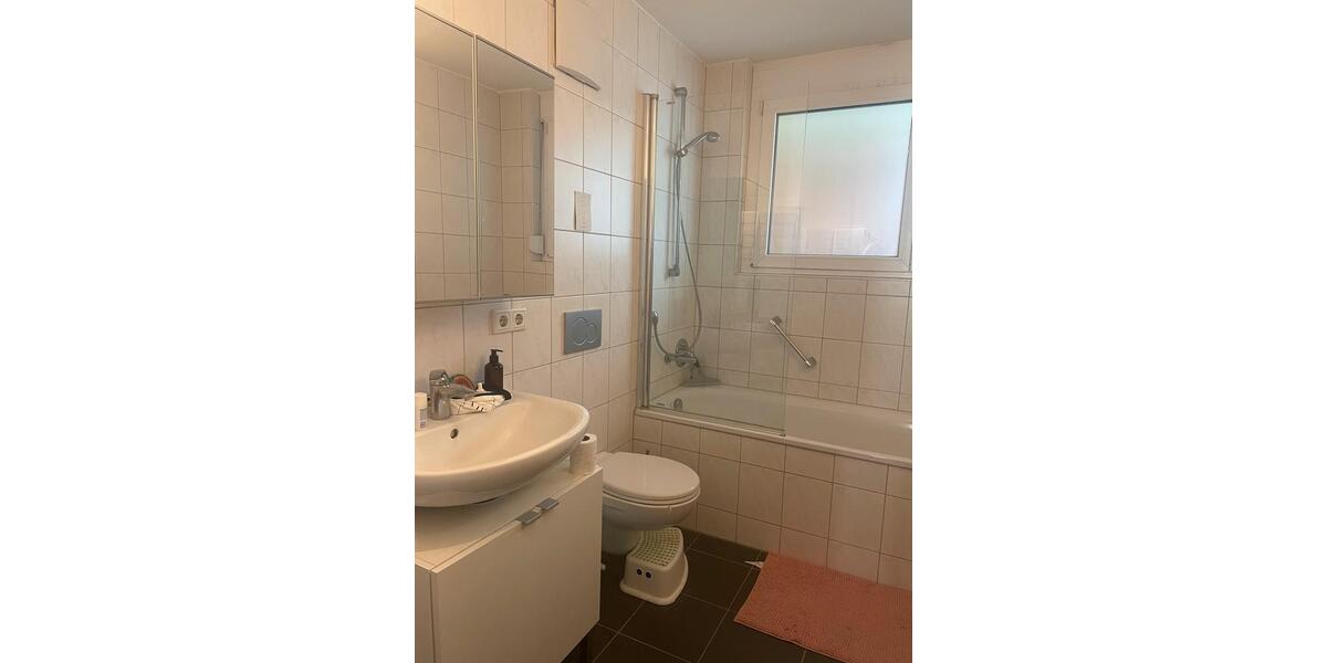 Zwischenmiete bis 30.12.2025 in 2-Zimmer-Whg Esslingen unmöbliert 2 zimmer