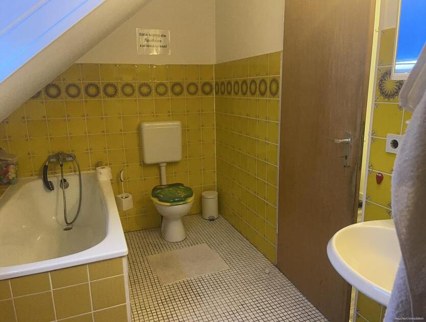 Stadtnah - 3,5 Zi.-Dachgeschosswohnung mit Gartenanteil im Zweifamilienhaus zimmer