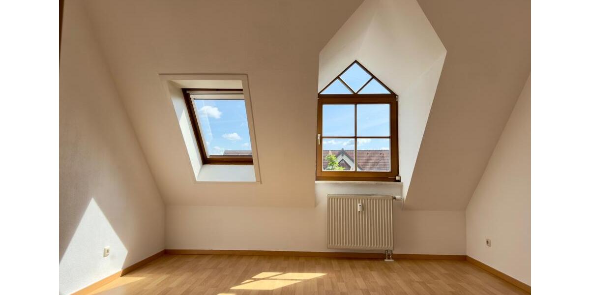 Dachgeschoßwohnung Leegebruch - 3 Zimmer, 94 m&sup2;, 1.100&euro; | Angebot:26647996