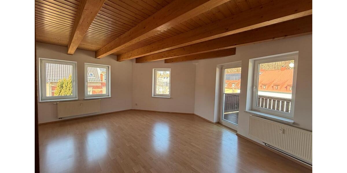 Dachgeschoßwohnung Glauchau - 3 Zimmer, 85 m&sup2;, 600&euro; | Angebot:25234627