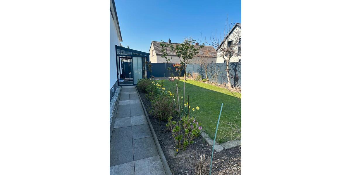 Bungalow Duisburg Hochheide - 3 Zimmer, 106 m&sup2;, 1.600&euro; | Angebot:25396682