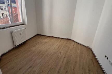 Altbau-Charme erleben – Erstbezug nach Sanierung in Hanau-Lamboy zimmer