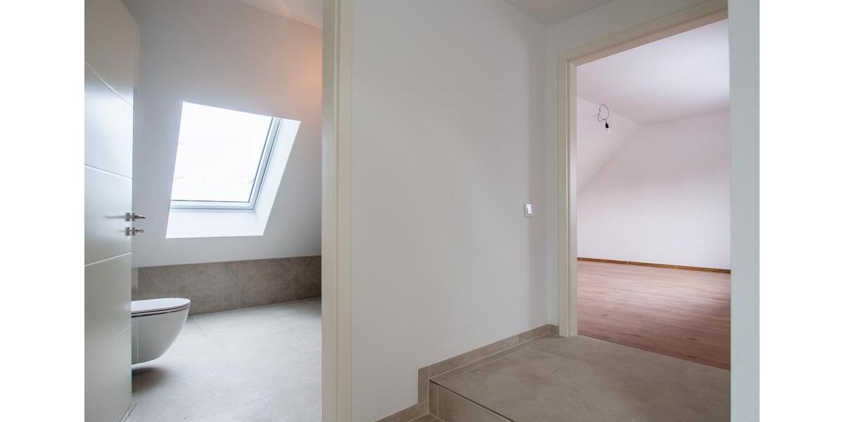 Dachgeschoßwohnung Hiddenhausen - 3 Zimmer, 106 m&sup2;, 1.100&euro; | Angebot:25921778