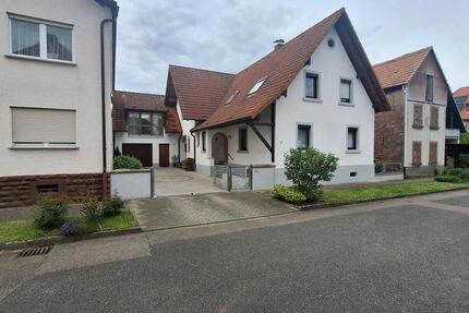 Charmantes Vorderhaus zu vermieten – ideal für ruhiges Paar zimmer