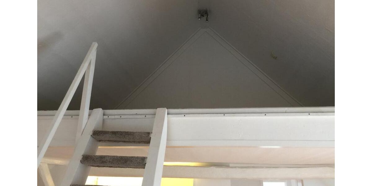 Schöne Dachgeschosswohnung im Grünen 2 zimmer