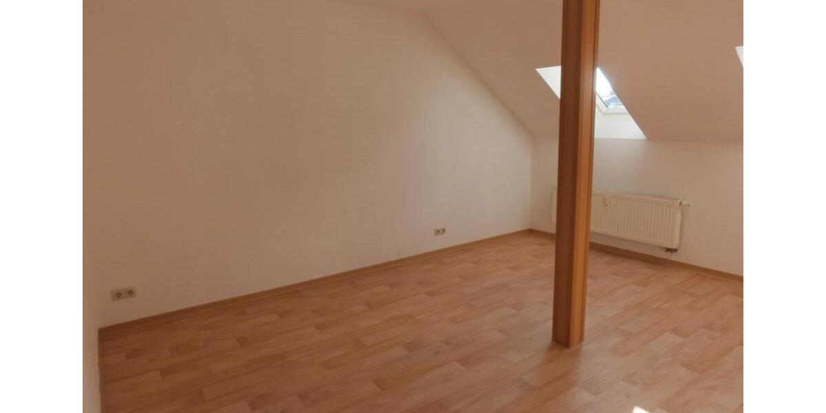 Dachgeschoßwohnung Altenburg - 2 Zimmer, 60 m&sup2;, 400&euro; | Angebot:25993598