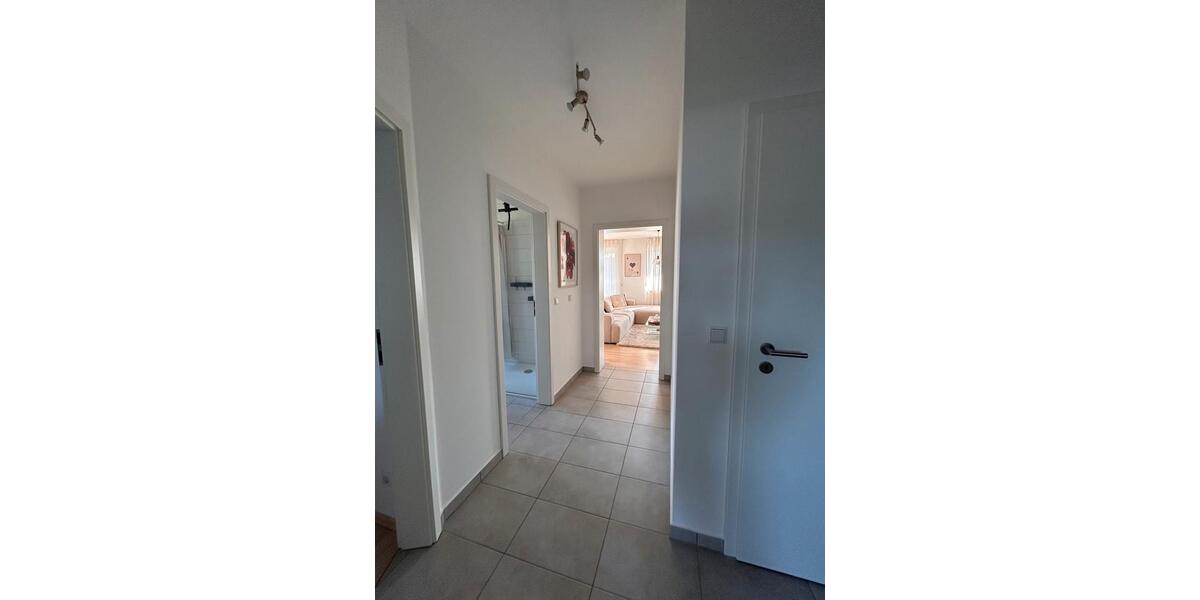 Dachgeschoßwohnung Rühen - 3 Zimmer, 70 m&sup2;, 645&euro; | Angebot:26020770