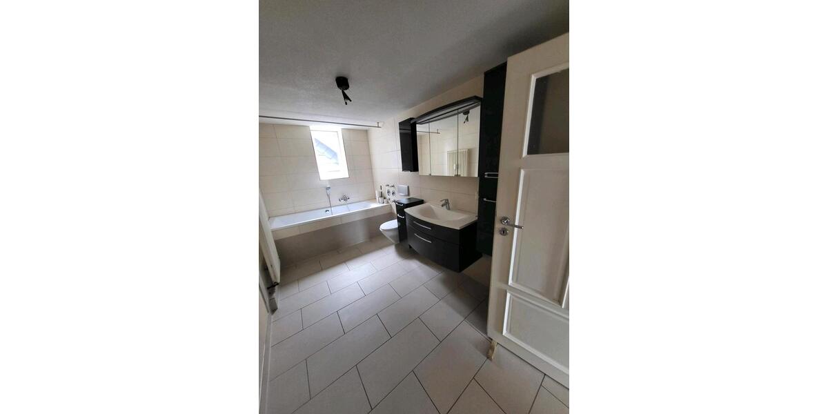 Etagenwohnung Neuhaus am Rennweg - 2 Zimmer, 60 m&sup2;, 570&euro; | Angebot:26670705