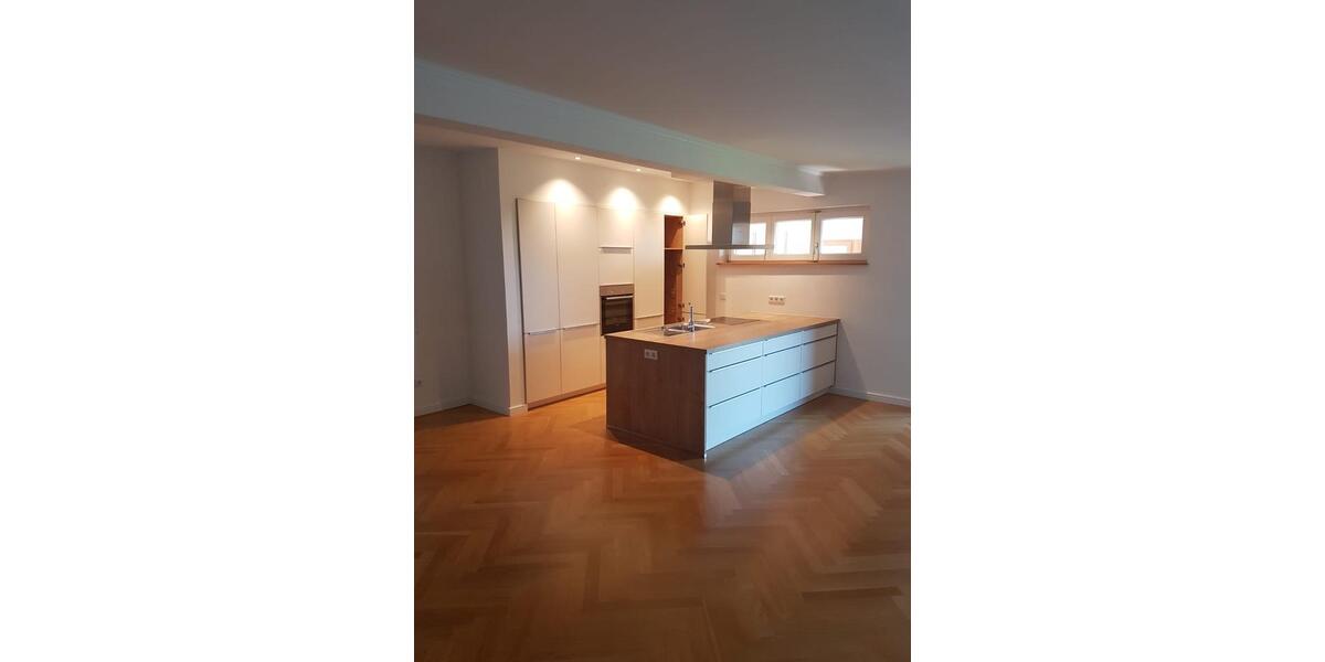 Dachgeschoßwohnung Hohenpolding - 3 Zimmer, 160 m&sup2;, 1.350&euro; | Angebot:26245297