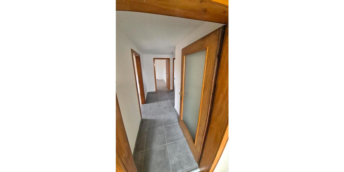 Dachgeschoßwohnung Saarbrücken West - 3 Zimmer, 50 m&sup2;, 600&euro; | Angebot:26536779
