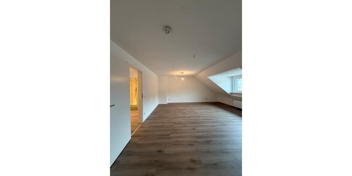 Dachgeschoßwohnung Saarbrücken West - 3 Zimmer, 80 m&sup2;, 1.050&euro; | Angebot:25171350