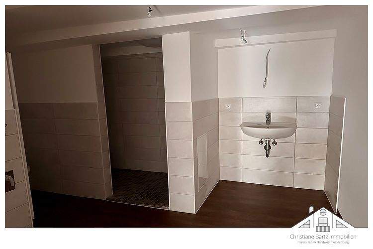 Etagenwohnung Wismar Altstadt - 2 Zimmer, 87 m&sup2;, 872&euro; | Angebot:24040573