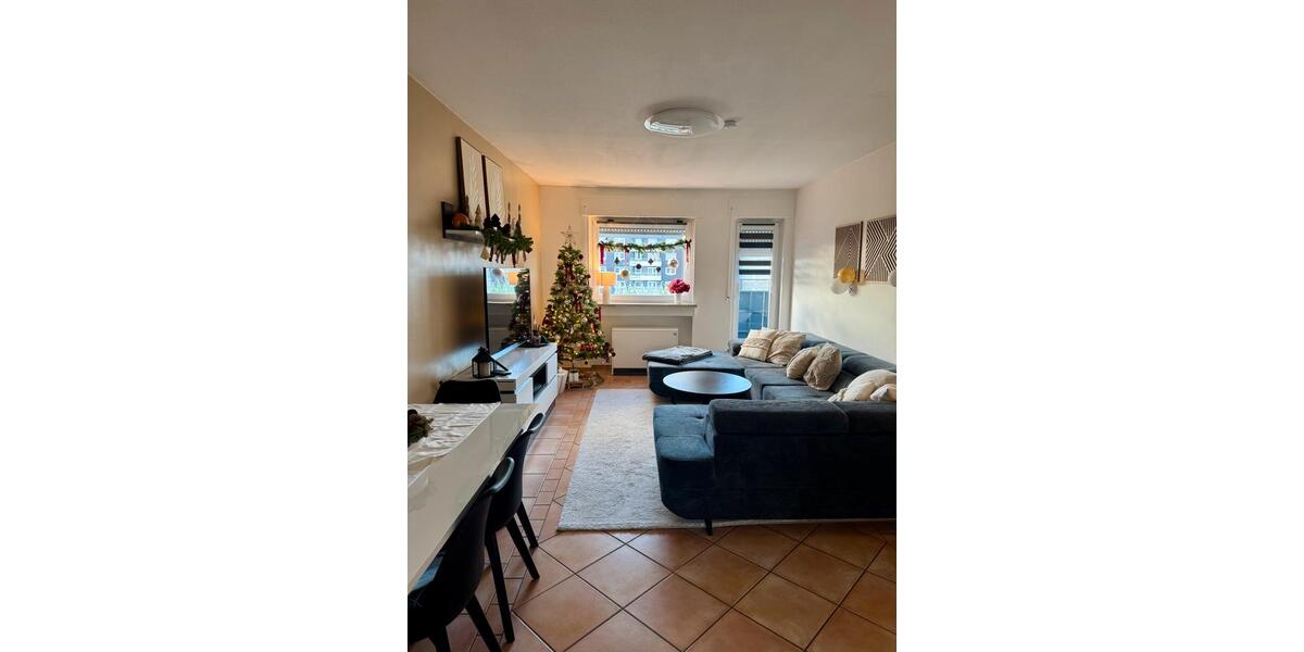 Helle, möblierte 2,5-Zimmer-Wohnung mit Südwest-Balkon 2.5 zimmer