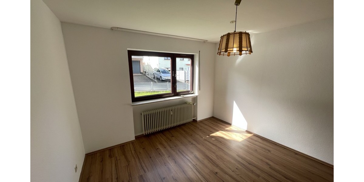 Großzügige Erdgeschosswohnung mit separatem Appartement in Ittenbach - Erdgeschoßwohnung Königswinter Ittenbach | Angebot:26067640