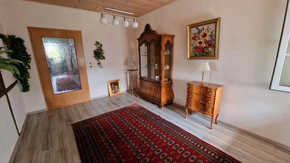 Einfamilienhaus Holzminden - 12 Zimmer, 320 m&sup2;, 2.250&euro; | Angebot:26037589