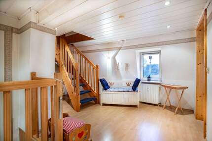 Haus Waldkappel - 4 Zimmer, 157 m&sup2;, 1.340&euro; | Angebot:26201264