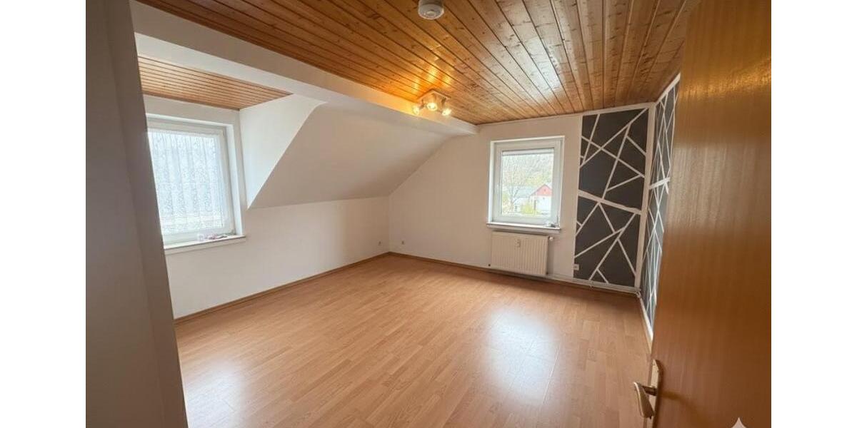Dachgeschoßwohnung Daun - 3 Zimmer, 90 m&sup2;, 1.000&euro; | Angebot:25856142