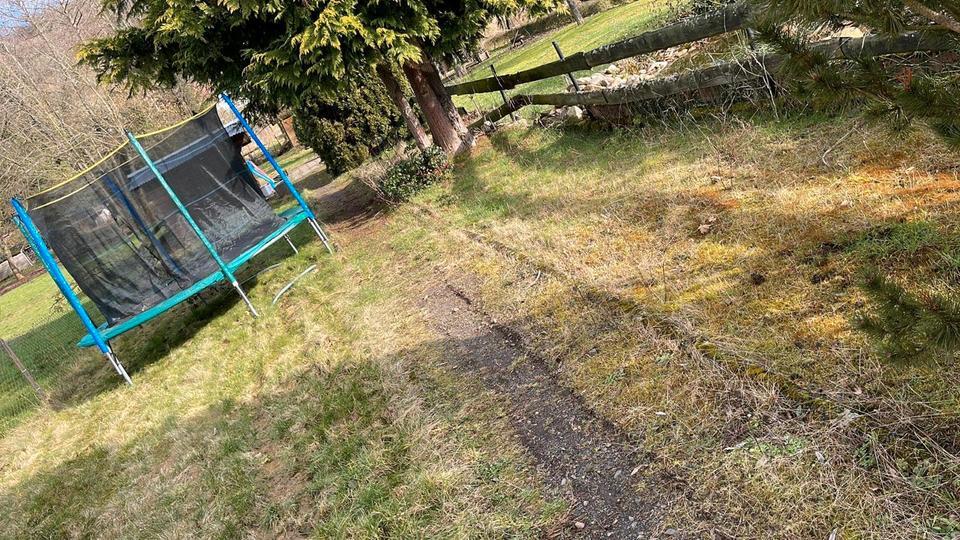 HausWohnung 150 qm 7ZimmerKüche2Duschbäder + Garten 350qm